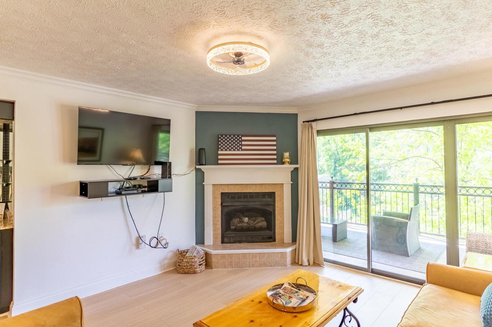 Luxurious Condo, Pool, Fireplace, Hiking Gatlinburg Exterior foto