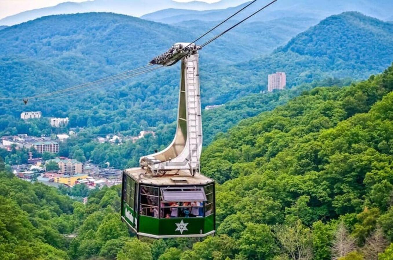 Luxurious Condo, Pool, Fireplace, Hiking Gatlinburg Exterior foto